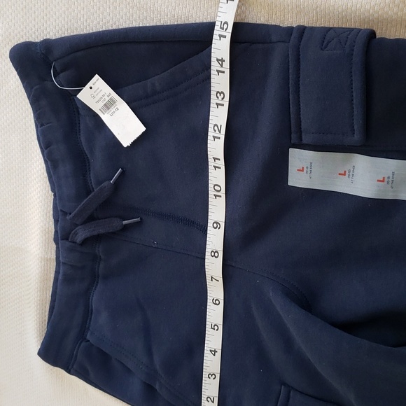 OLD NAVY Fleece Cargo Jogger Shorts (At Knee) - Large (10-12) - Picture 8 of 12